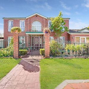 Prized Home Away From Home In Enviable Location Narre Warren South Exterior photo