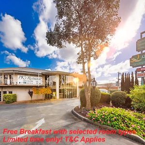 Quality Hotel Melbourne Airport Exterior photo