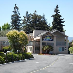 Days Inn By Wyndham Redwood City Exterior photo