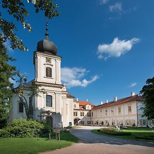 Chateau Loucen Garden Retreat Hotel Exterior photo