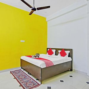 Oyo Radhe Hotel Bhiwadi Exterior photo