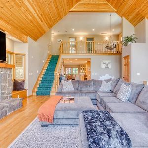 Iron Mountain - Spacious Secluded Lodge With Hot Tub & Game Room Sandy Exterior photo