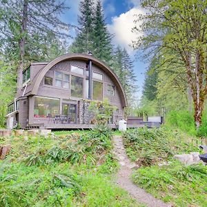 Riverfront Skykomish Cabin With Private Hot Tub! Villa Exterior photo