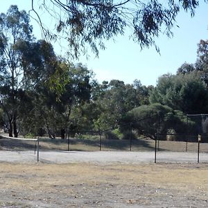 Magdala Motor Lodge & Lakeside Restaurant Stawell Exterior photo