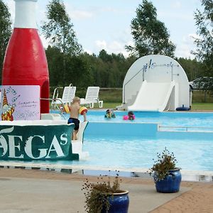 Bjoerkbackens Stugby I Vimmerby Hotel Exterior photo