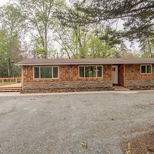 Country Home On 2 Acres Grants Pass Exterior photo