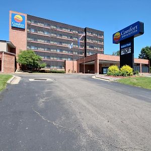 Comfort Inn & Suites Madison - Airport Exterior photo