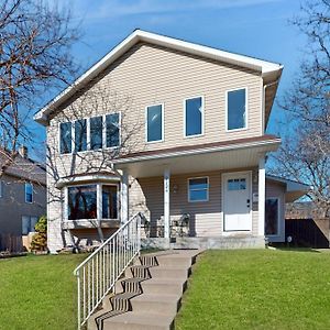 Urban Haven Retreat Villa Minneapolis Exterior photo