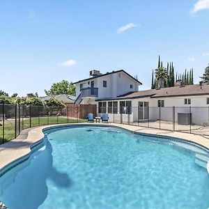 Homey Pool Fun Gameroom Sunnyside Retreat Fresno Exterior photo