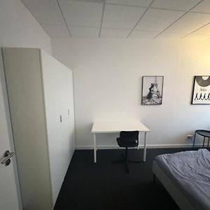 Wohnung Mit 9 Schlafzimmern Und 1 Wohnzimmer Ottobrunn Exterior photo