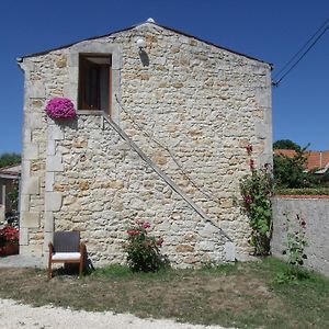 Chre Cathy Et Jean Loup Hotel Le Port-des-Barques Exterior photo