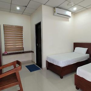 Masterkey Deluxe Rooms Kochi Exterior photo