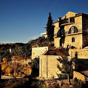 Vila Amantia Hotel Vlore Exterior photo