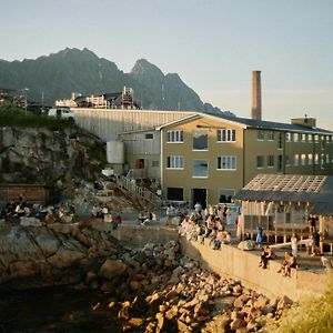 Trevarefabrikken Hotel Henningsvaer Exterior photo