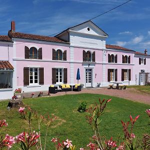 Maison Rouge Bed & Breakfast Saint-Jean-d'Angely Exterior photo