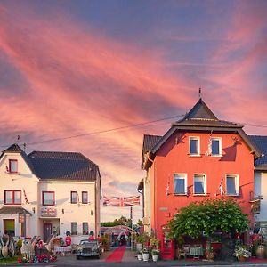 The Little Britain Inn Themed Hotel One Of A Kind In Europe Vettelschoss Exterior photo