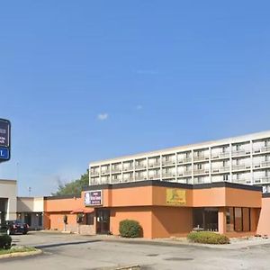 Baymont By Wyndham Youngstown Hotel Exterior photo