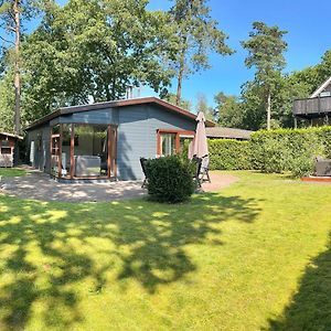 Topparken Veluwe Chalet: Private Garden Retreat in Beekbergen Villa Exterior photo