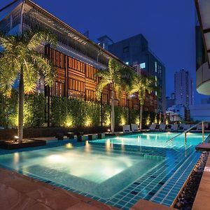 Solitaire Bangkok Sukhumvit 11 Hotel Exterior photo