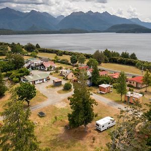 Manapouri Holiday Park Hotel Exterior photo