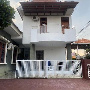 Akka Sharia Guesthouse Srondolwetan Exterior photo