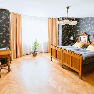 Romanticky Apartman Se Starozitnym Interierem Apartment Morina Exterior photo