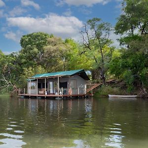 Ndhovu Safari Lodge Mahango Exterior photo