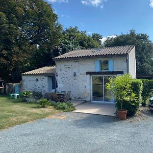 Le Domaine Du Petit Bois, Gite Le Marronnier Villa Varzay Exterior photo