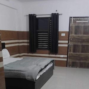 Oyo Shree Ambika Hotels Bhiwadi Exterior photo