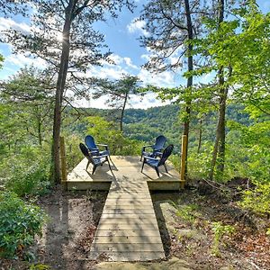 Cozy Beattyville Cabin With Fire Pit And Hot Tub Exterior photo