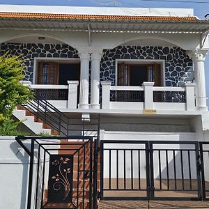 Loveleaf Cottage Kodaikanal Exterior photo