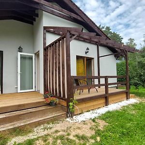 Apartamenti Ar Verandu Diviem Cilvekiem Hotel Plienciems Exterior photo