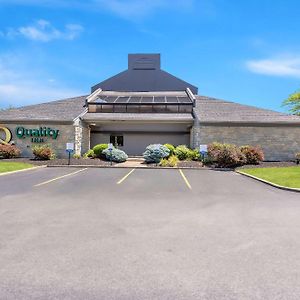 Quality Inn Middleburg Heights Exterior photo