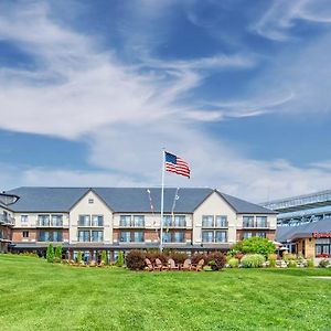 Doubletree By Hilton Port Huron Hotel Exterior photo