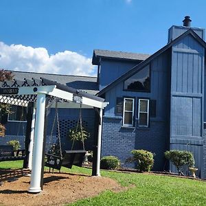 Cozy Mobay Bed & Breakfast Hampton Exterior photo