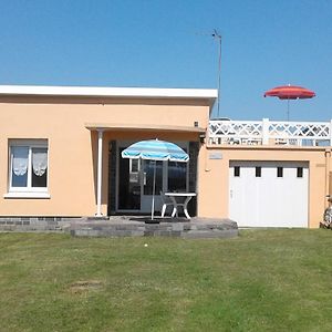 Villa Les Pieds Dans L'Eau Sur Les Plages Du Debarquement Saint-Germain-de-Varreville Exterior photo