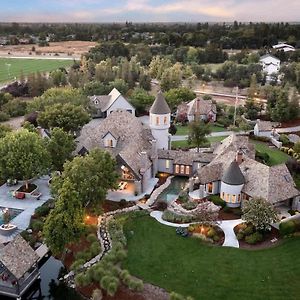 Luxury Castle Retreat At Uc Davis Villa Exterior photo