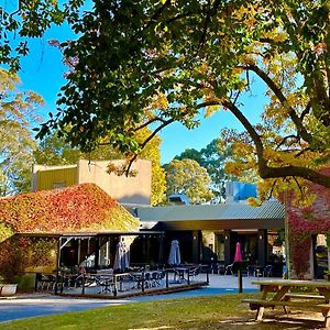 The Grand Oaks Hotel Beechworth Exterior photo