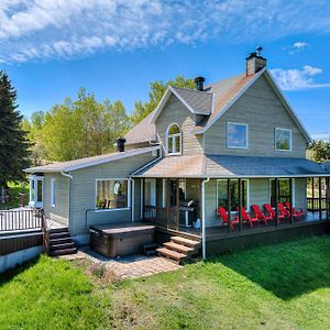 Idyllic Nature Retreat - Hot Tub And Scenic Views Villa Baie-Saint-Paul Exterior photo