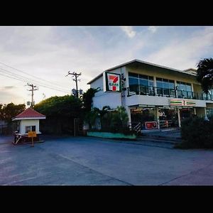 Mira'S Place Hotel Lapu-Lapu City Exterior photo