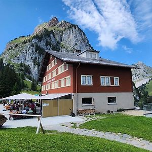 Berggasthaus Holzegg Hotel Alpthal Exterior photo