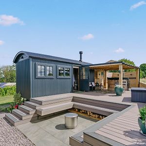 Luxury Cabin With Hot Tub, In Green Fields Ltd Ponteland, Northumberland Apartment Newcastle upon Tyne Exterior photo