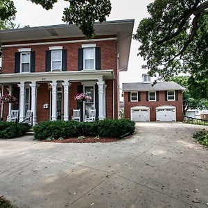 Allen House Villa Dyersville Exterior photo