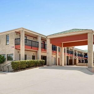 Days Inn By Wyndham San Antonio Near Fiesta Park Exterior photo