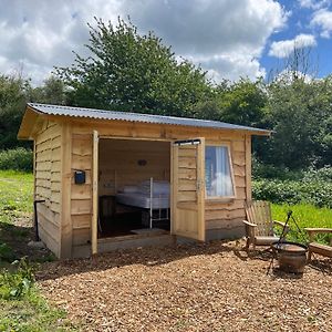 The Hoppers Hut Hotel Weald Exterior photo