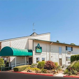 Quality Inn & Suites Vancouver Exterior photo