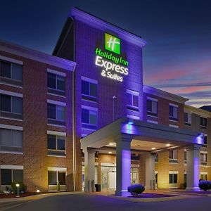 Holiday Inn Express & Suites Milwaukee Nw - Park Place, An Ihg Hotel Exterior photo