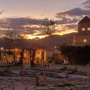 Hotel Las Tres Viejas Sesquile Exterior photo