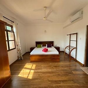 Golden Buddha Holidays Apartment Aluthgama Exterior photo