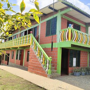 Hostal Los Colibries Km 30 Hotel Dagua Exterior photo